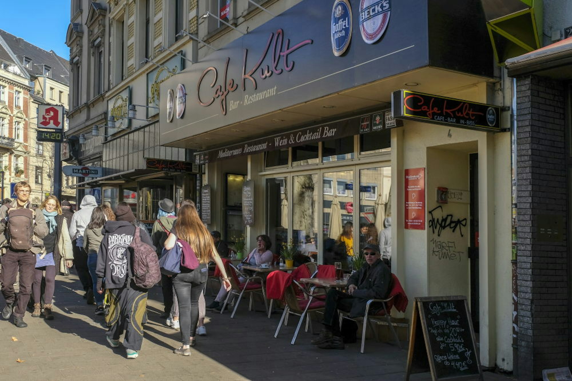 Immer gut besucht: Das Cafe Kult am Chlodwigplatz.