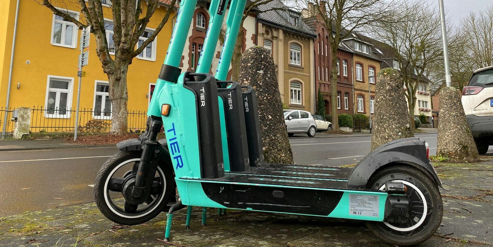 Die Firma Tier verleiht nun E-Scooter in Brühl.