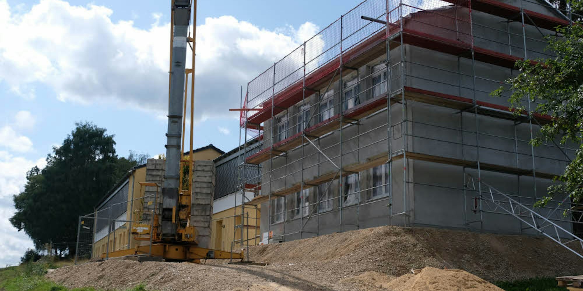 Der Anbau der Grundschule in Dollendorf ist bald abgeschlossen. Finanziert wird er aus den Fördertöpfen.