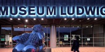 Im Anschluss an die Museumsnacht gibt es im Foyer des Museums Ludwig eine Aftershowparty bis fünf Uhr morgens.