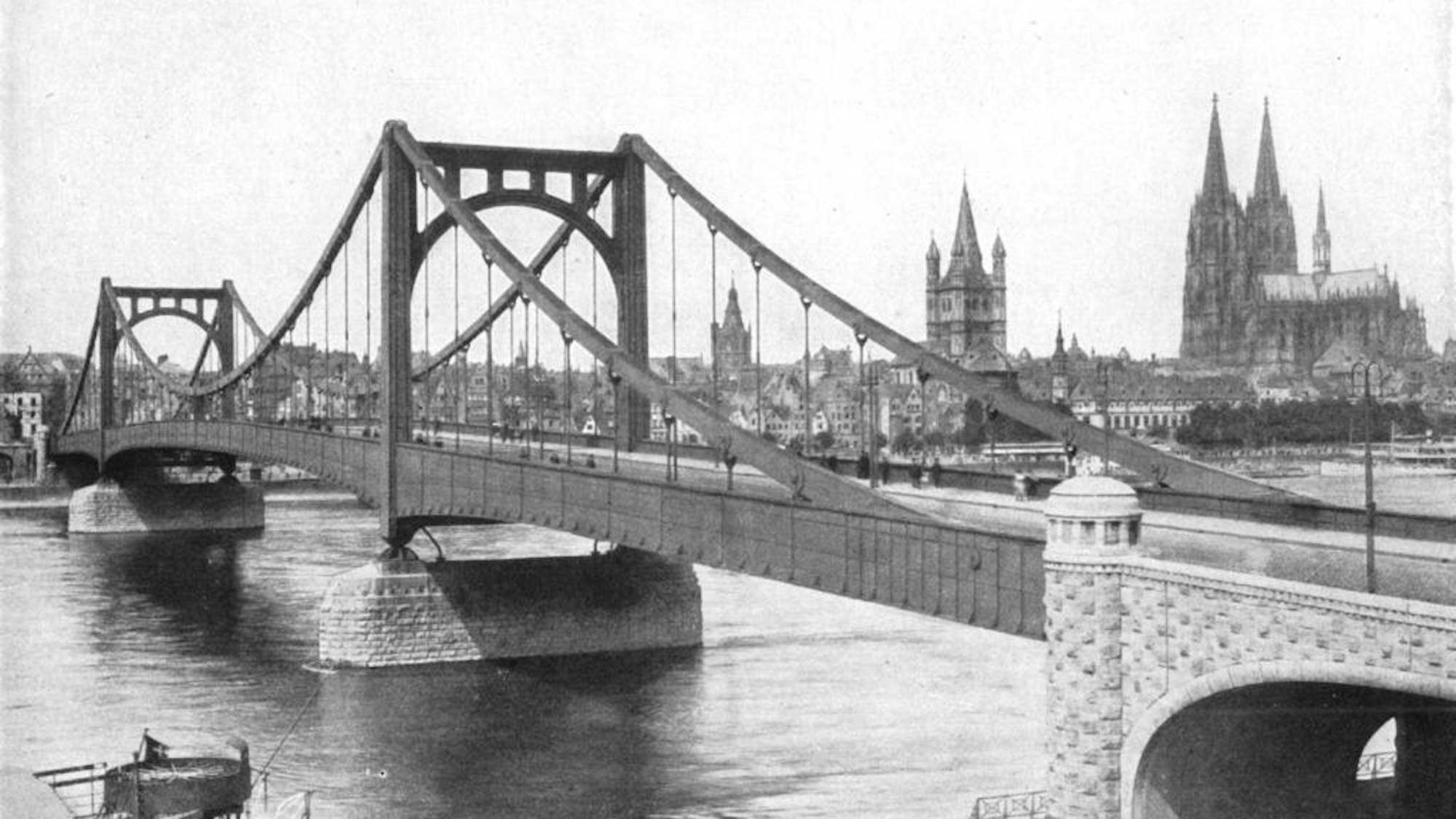 Die alte Deutzer Brücke, später benannt nach dem Reichspräsidenten Paul von Hindenburg, wurde 1915 eröffnet.