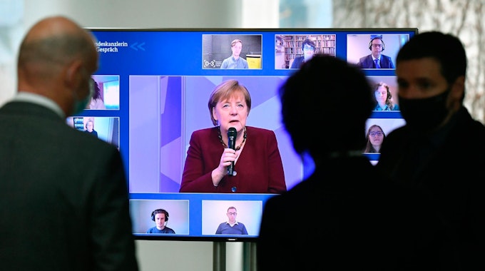 Merkel_Gespraech_Studenten_Online