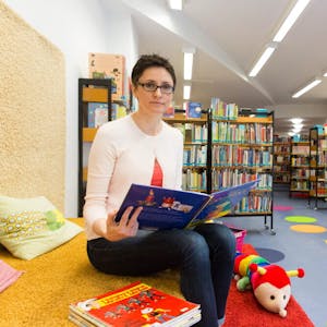 Seit 2012 leitet Brigitte Nowak die Bornheimer Stadtbücherei am Servatiusweg.