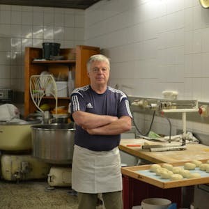 Will verkaufen: Toni Möres aus Harperscheid. Seit mehr als 20 Jahren führt der 63-Jährige schon die Bäckerei.