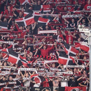 Kann friedlich, kann aufgeheizt sein: Stimmung im Stadion, hier ein Bild vom Spiel Juventus Turin – Bayer 04 Leverkusen.