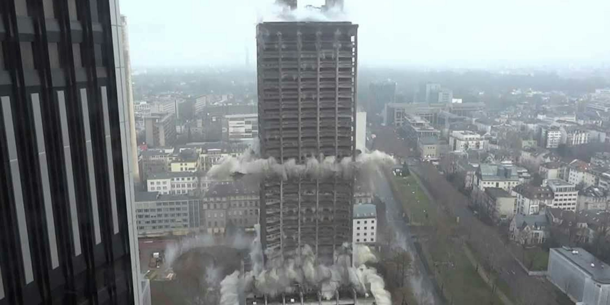 Sprengung des AfE-Turms in Frankfurt