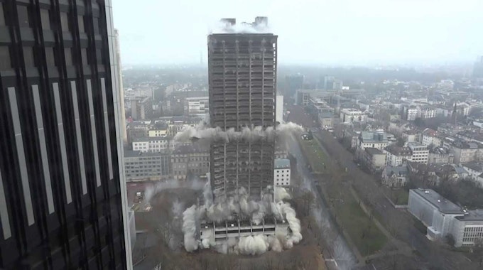 Sprengung des AfE-Turms in Frankfurt