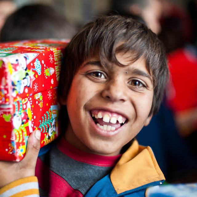 Überraschung gelungen: Überall auf der Welt freuen sich Kinder über die Weihnachtspakete.