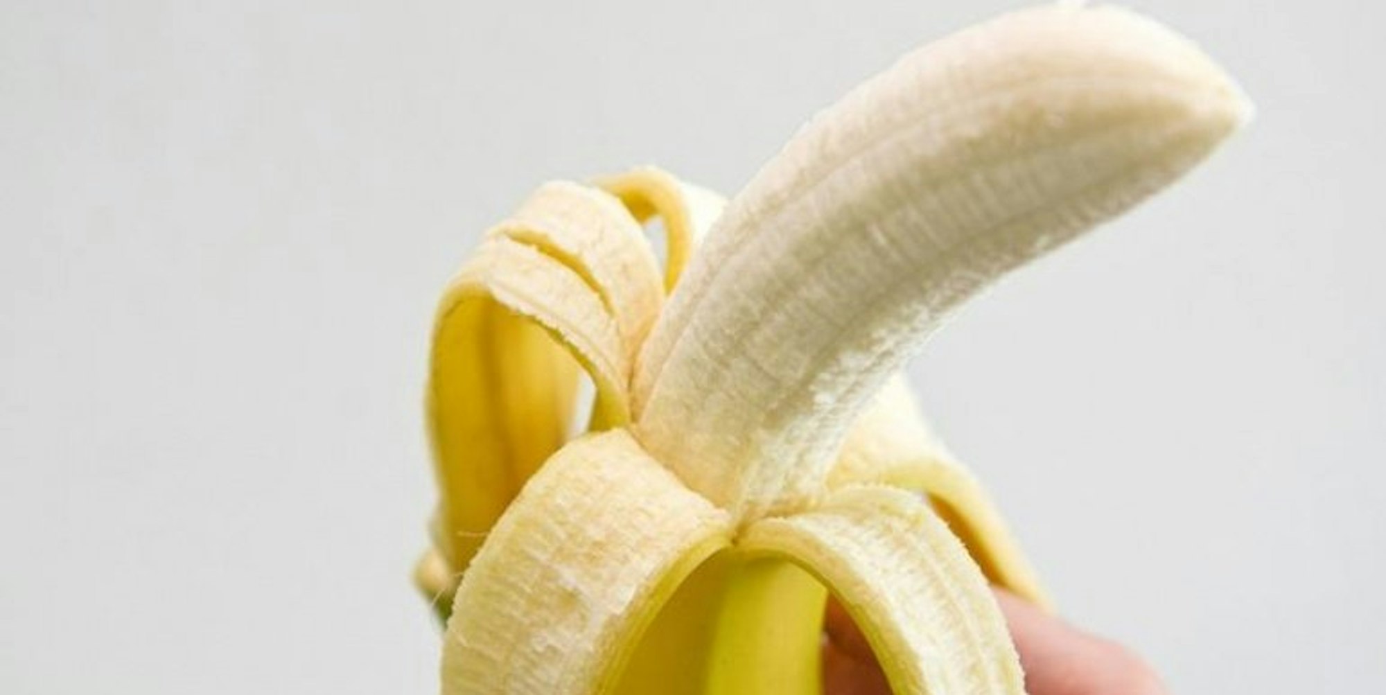 Banane statt Schokoriegel. Das Obst ist ein gesunder Energiespender.