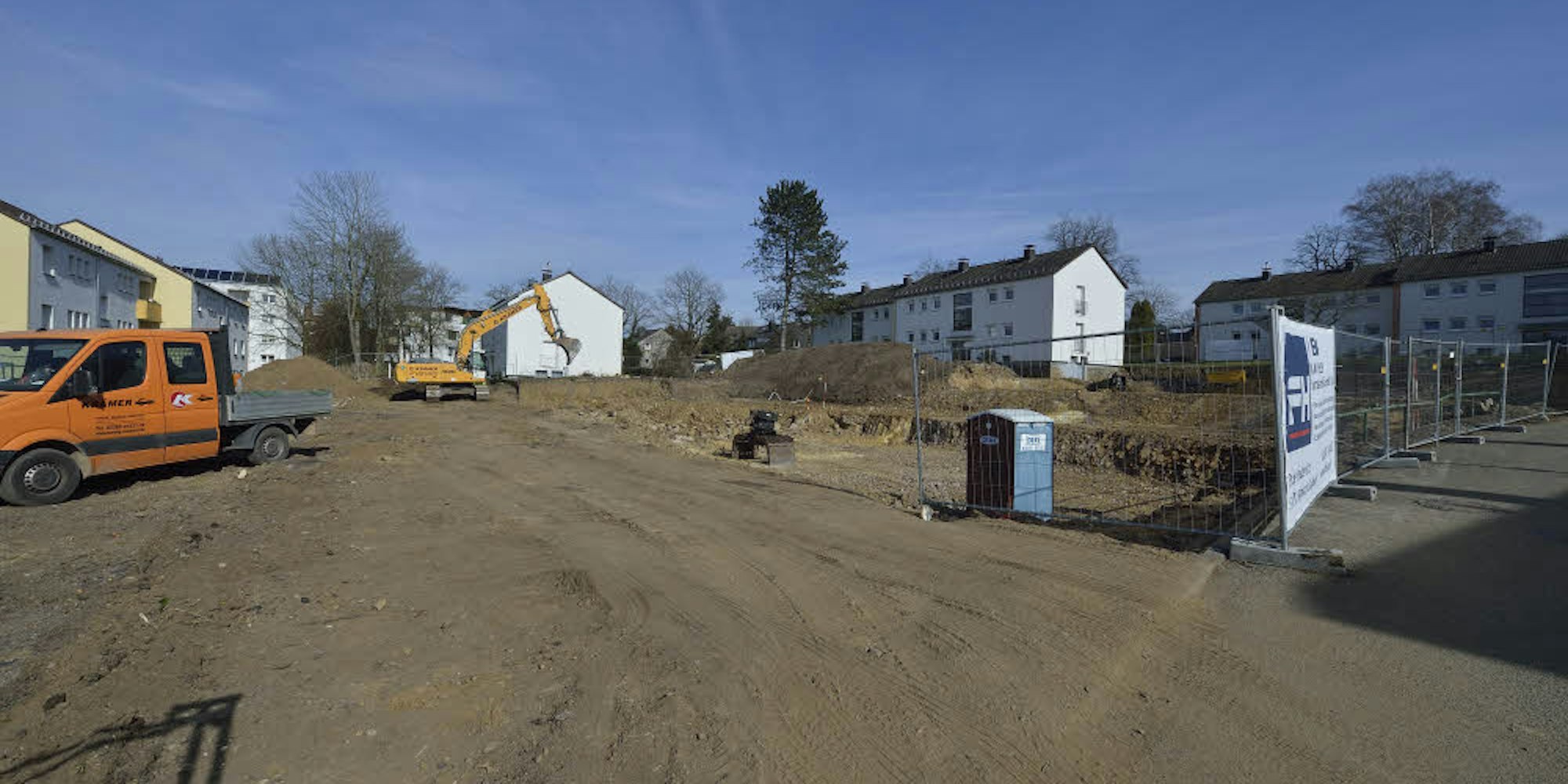 Das Grundstück an der Maria-Juchacz-Straße wird für den Bau der Häuser vorbereitet.