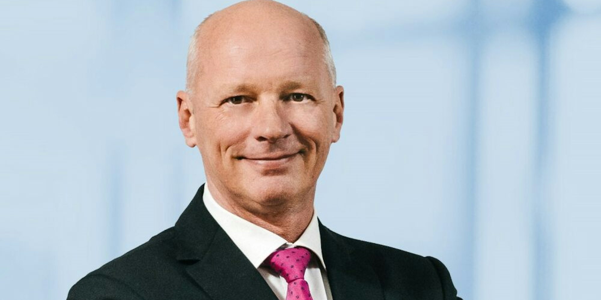 Manfred Stevermann kritisiert die „Salamitaktik“ anderer Banken.