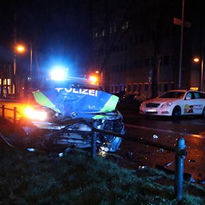 Unfall Köln Streifenwagen Jasmin