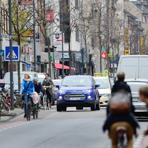 Schmaler Weg, viele Radfahrer: Die Venloer Straße ist die Messstelle mit den meisten registrierten Radfahrten in Köln: 1,94 Millionen Fahrten in 2018.