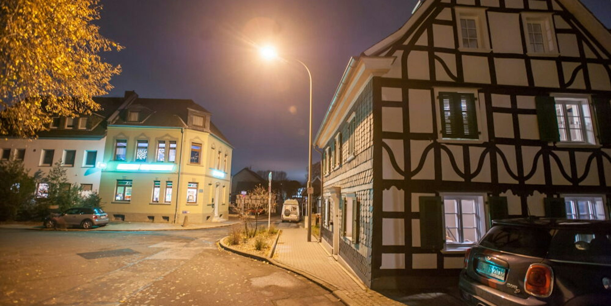 Auf den Straßen in Leichlingen (hier in der Meffert) und Burscheid könnte es nachts nun gespenstisch leer werden.