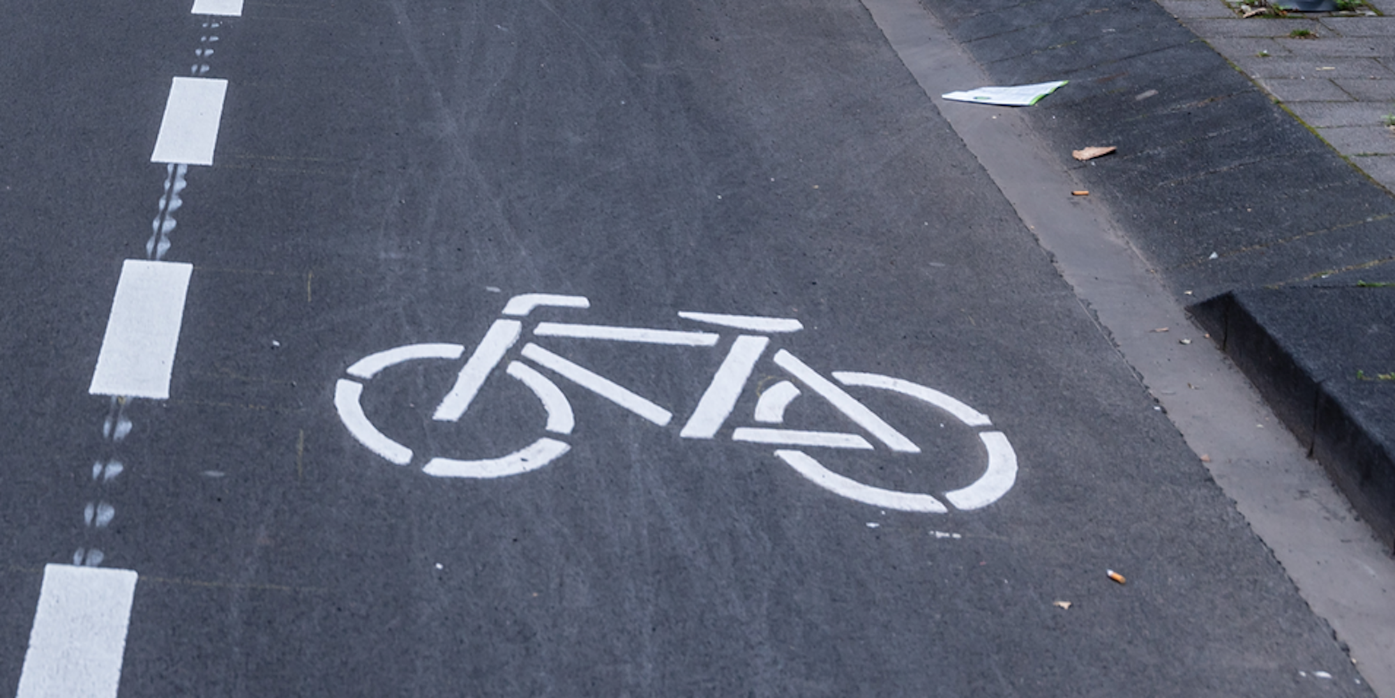 Fahrradstreifen Symbolbild