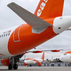 Ein Passagierflugzeug der britischen Fluggesellschaft easyJet hatte in Lanzarote ein Gewichtsproblem. (Symbolbild)