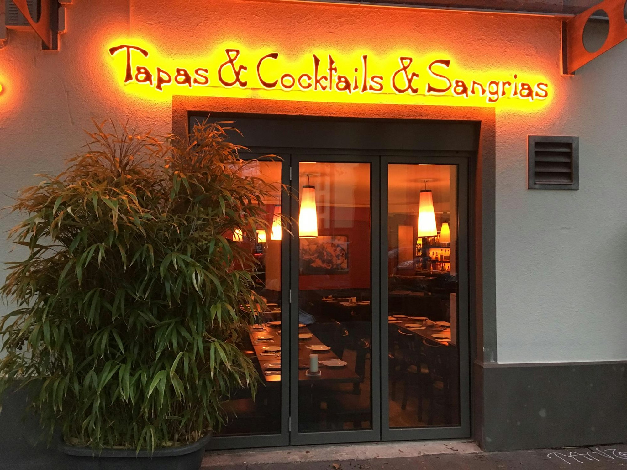 Tapeo Tapas Restaurant