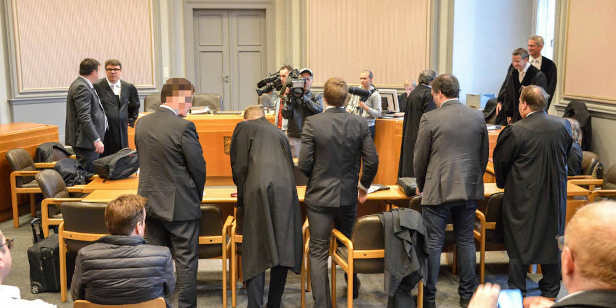 Vor dem Kieler Landgericht stehen auch Angeklagte aus dem Kreis Euskirchen: Ein 58-jähriger Ex-Geschäftsführer und ein 46-jähriger Steuerberater müssen Rede und Antwort stehen.