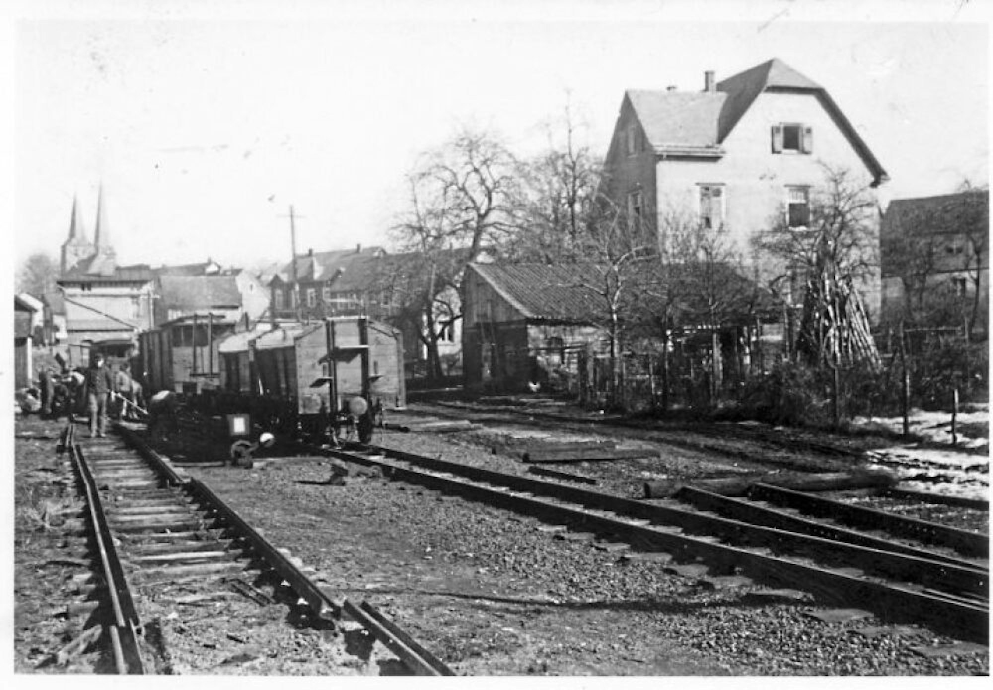  In Waldbröl  wurden 1954 die Gleise abgebaut. Heute befindet sich dort der Busbahnhof.