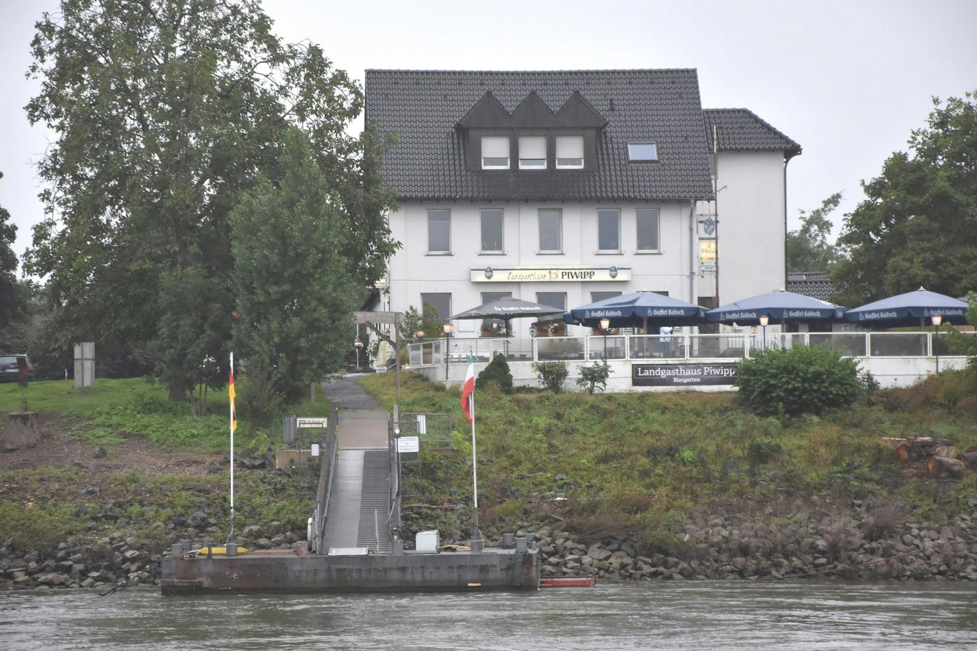 Am Landgasthof Piwipp in Dormagen-Rheinfeld soll die Rheinwassertransportleitung ins Revier abzweigen.