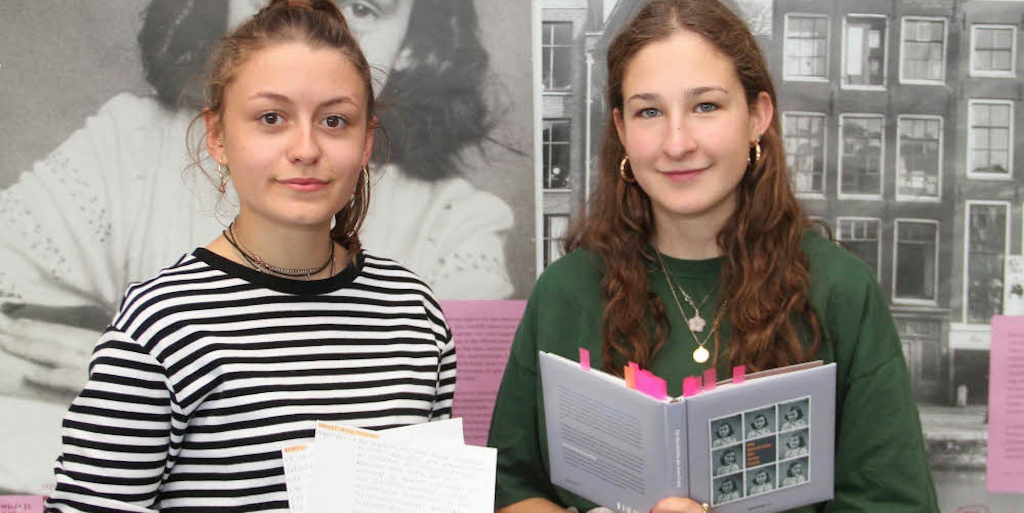 Versiert: Ronja (l.) und Merit richteten mit einem Referat über Anne Frank den Fokus auf die Unterdrückung von Grundrechten während der nationalsozialistischen Herrschaft.
