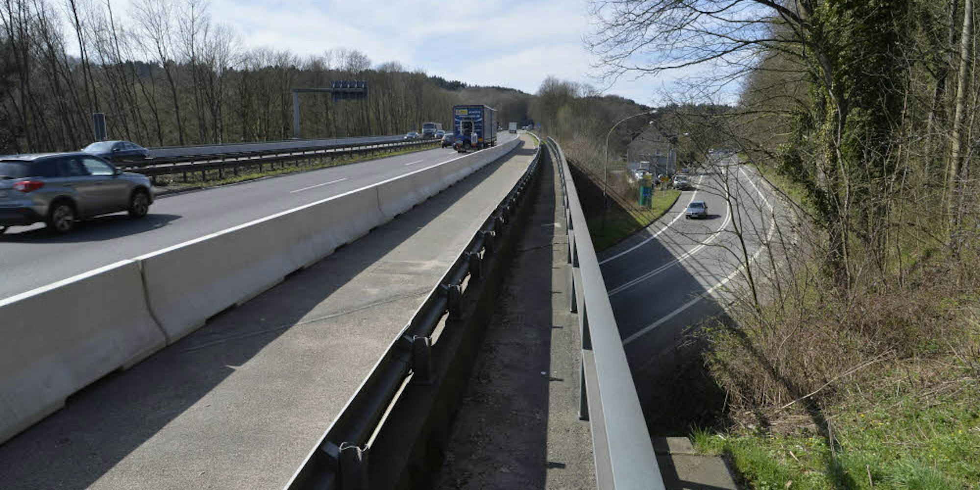 Die Autobahnbrücke bei Untereschbach soll abgebrochen werden. Eine Umleitung über die Landstraßen gilt als problematisch.
