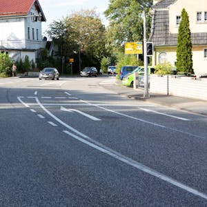 Die doppelte Markierung auf der Kölner Straße in Bad Münstereifel wirft nicht nur für Linksabbieger in Richtung der Straße Otterbach Fragen auf.