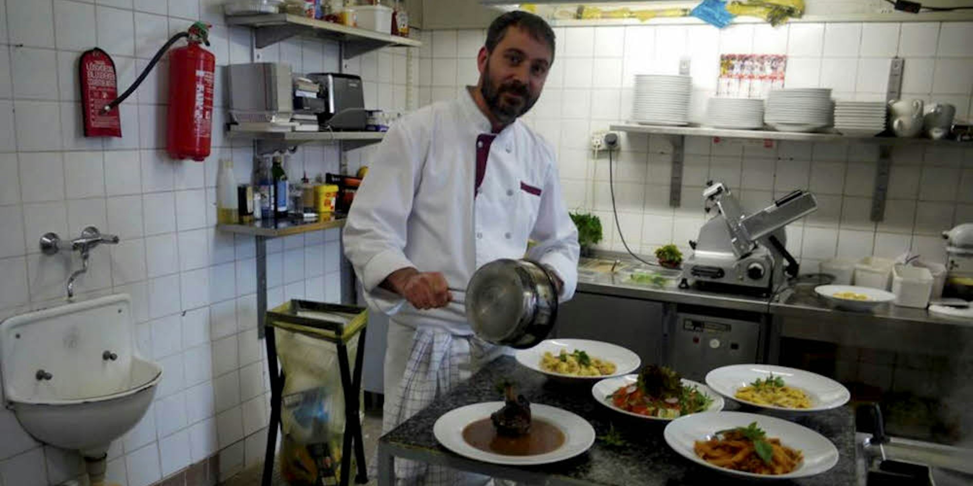 Auf neue Trends der italienischen Küche setzt Chefkoch Ylmaz Gumus im Brühler Ristorante Grissino. Seit 25 Jahren schon hat er das Sagen in der Küche.