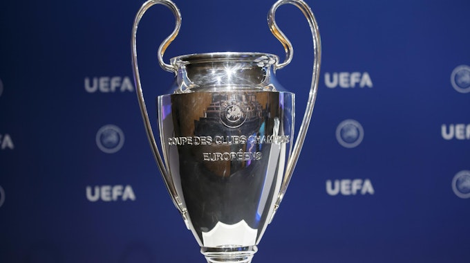 Champions League Pokal (1)
