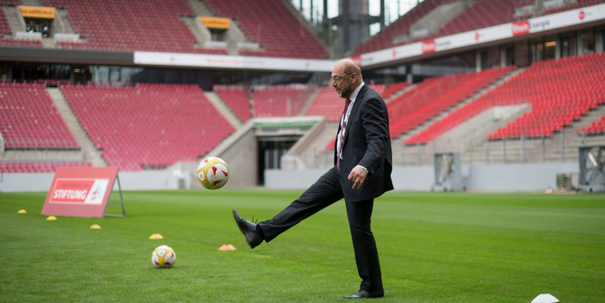 Der langjährige EU-Parlamentspräsident Martin Schulz (64, SPD) im Rhein-Energie-Stadion. Der Rheinländer ist großer Fan des FC und war bis 2019 im Klub-Beirat.