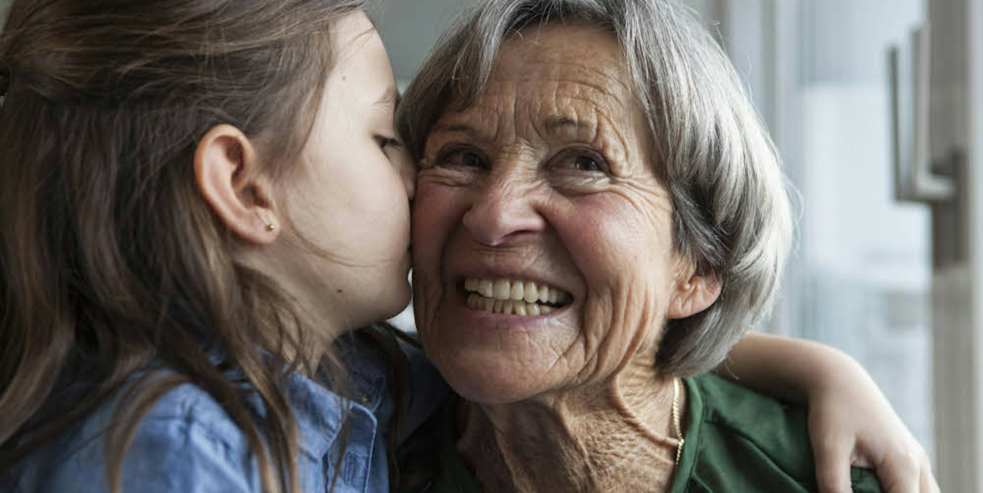 Vertrauensverhältnis: Zwischen Enkeln und Großeltern geht es oft besonders herzlich zu.