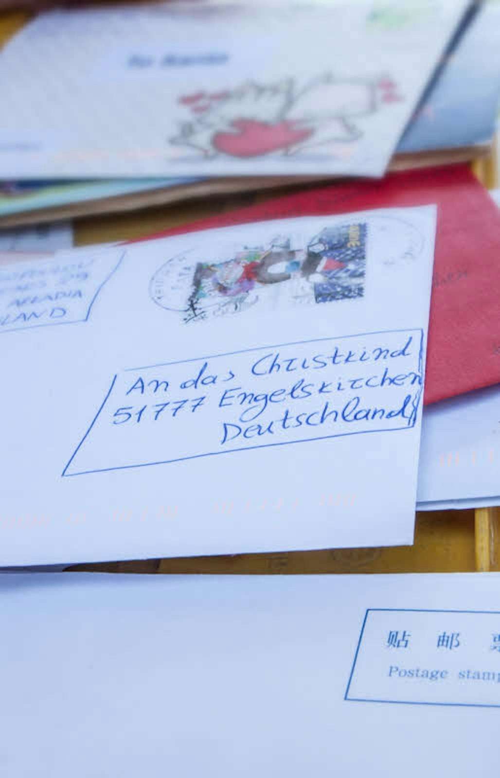 Auch die Post an das Christkind für das Engelskirchener Weihnachtspostamt wird in Lindlar zwischengelagert.