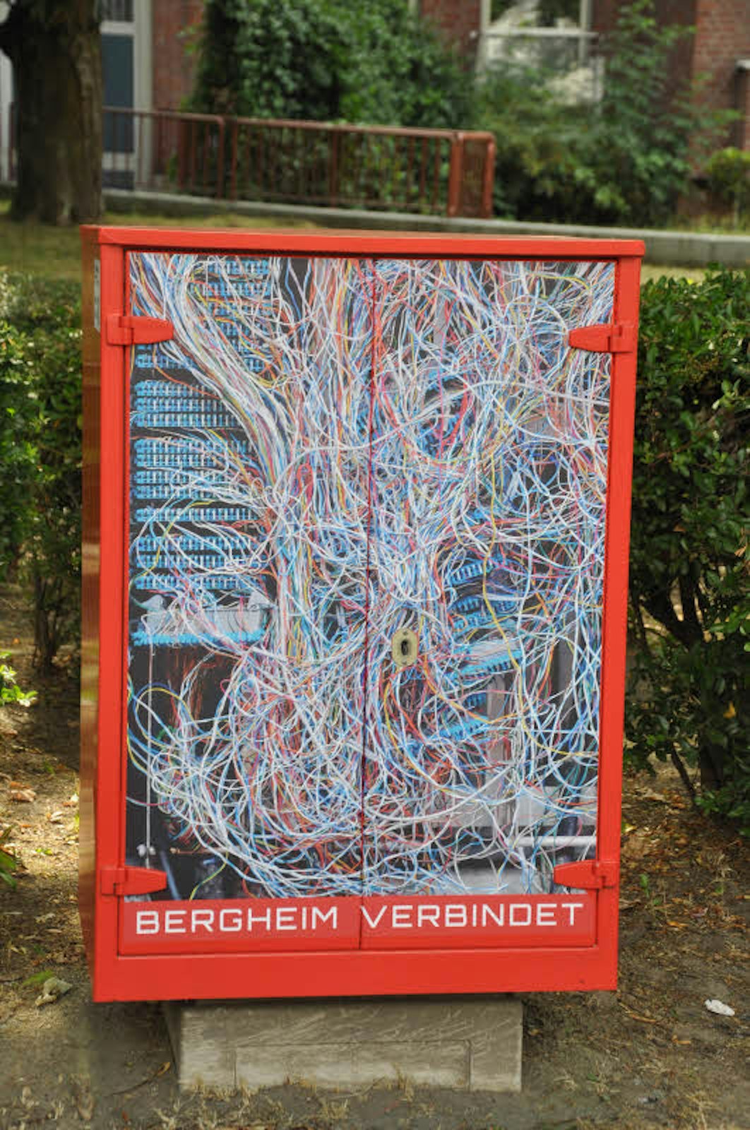 Das Gewirr von Telefondrähten von Frank Langem trägt den Titel „Bergheim verbindet“ und erreichte Platz zwei.