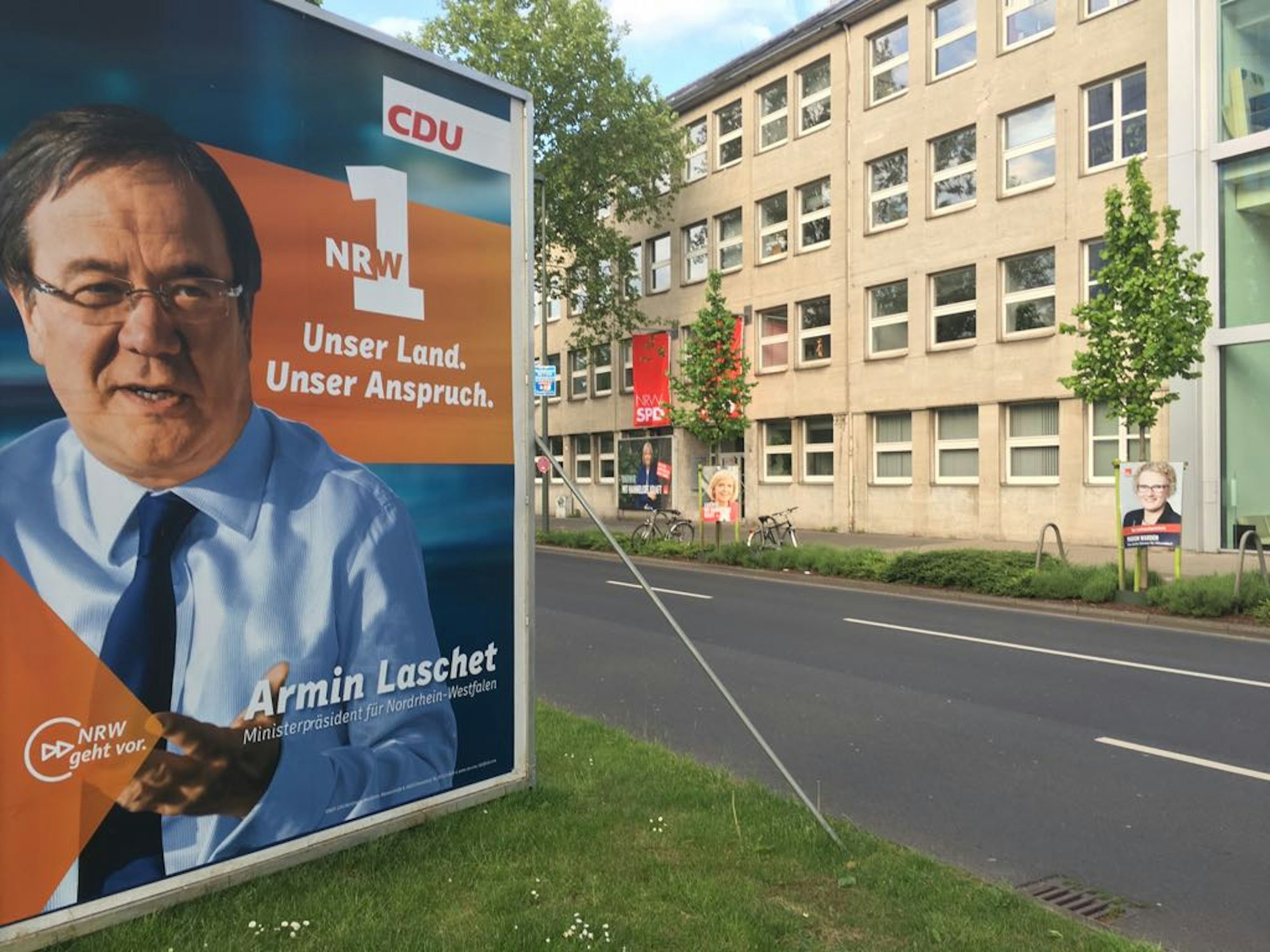 Laschet vor SPD-Parteizentrale