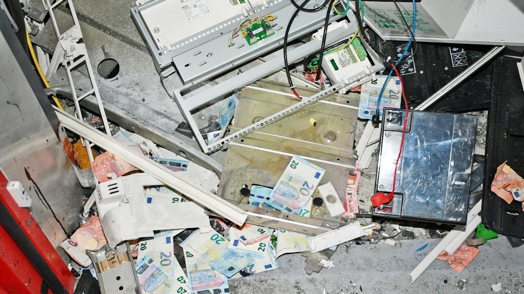 Ein demolierter Geldautomat nach einer Sprengung