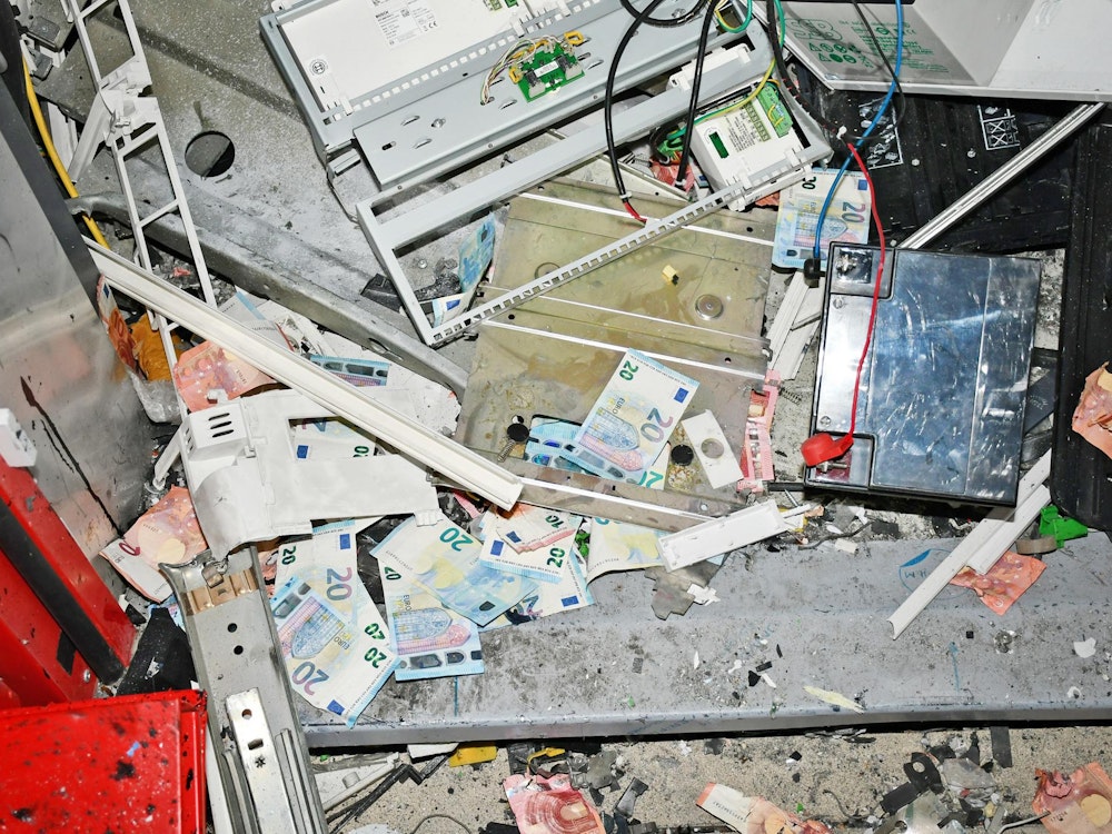 Ein demolierter Geldautomat nach einer Sprengung