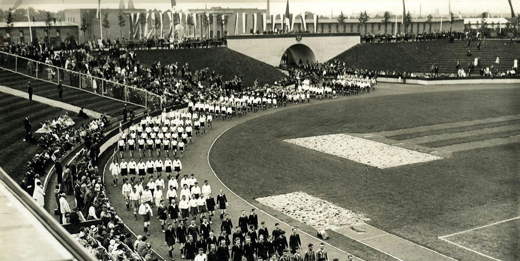 1923-09-16_Erffnung_Mngersdorfer_Stadion_StBKAH_00045