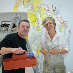 Die Kölner Künstlerin Gerda Laufenberg unterstützte die Kunstbörse im Salon Schwalbach.