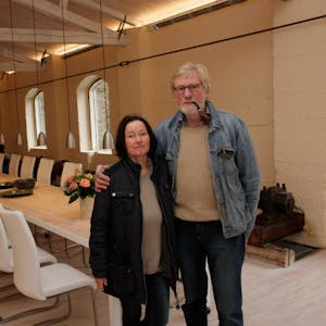 Ina und Claus Cleven haben 2011 mit der Renovierung der Mühle begonnen. Die Räume werden heute für Feiern vermietet.
