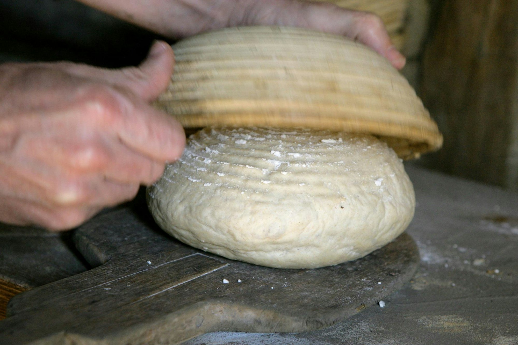 Historisches Backen von Brot in Kommern dpa Bild