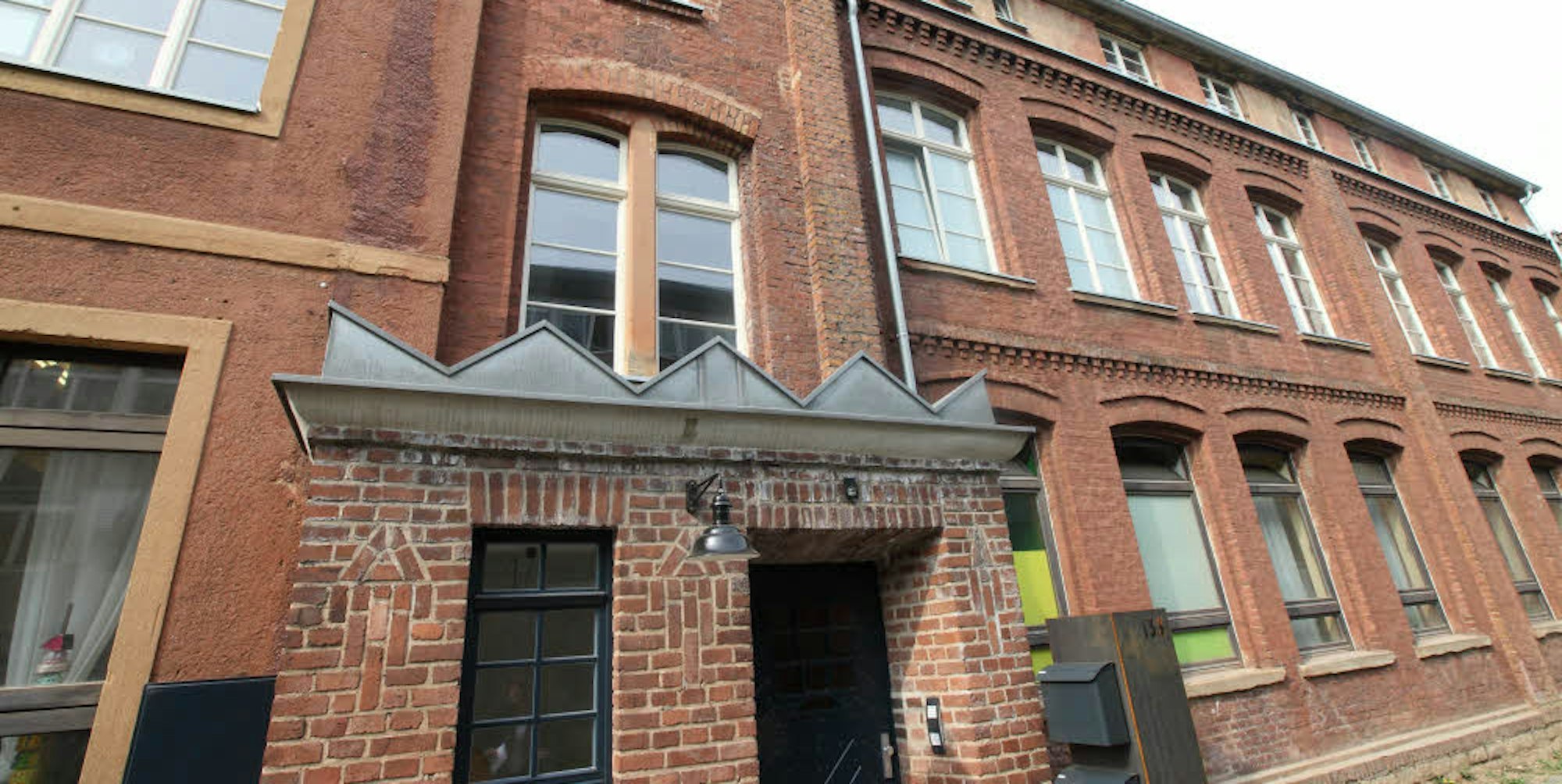 Die ehemalige Volksschule in Heidkamp ist aufwendig saniert worden.