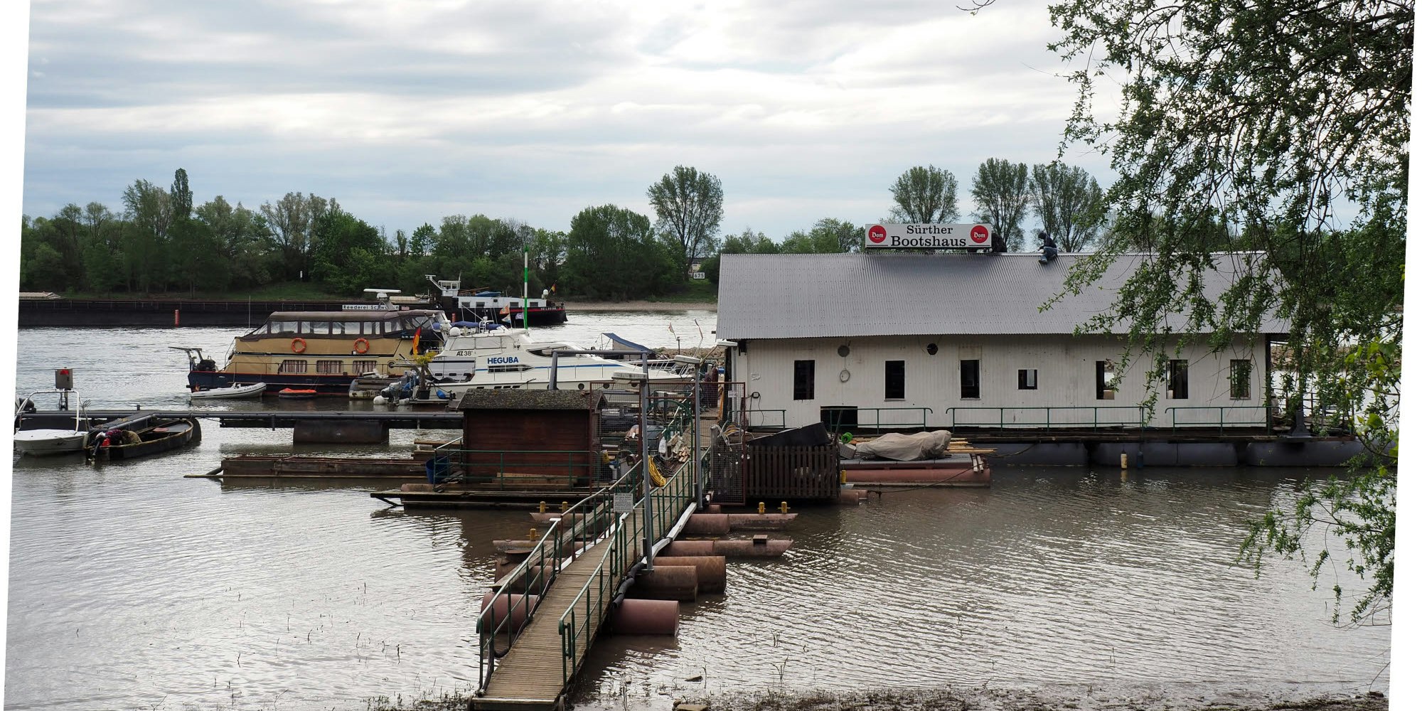 Das Sürther Bootshaus befindet sich derzeit im Umbau.