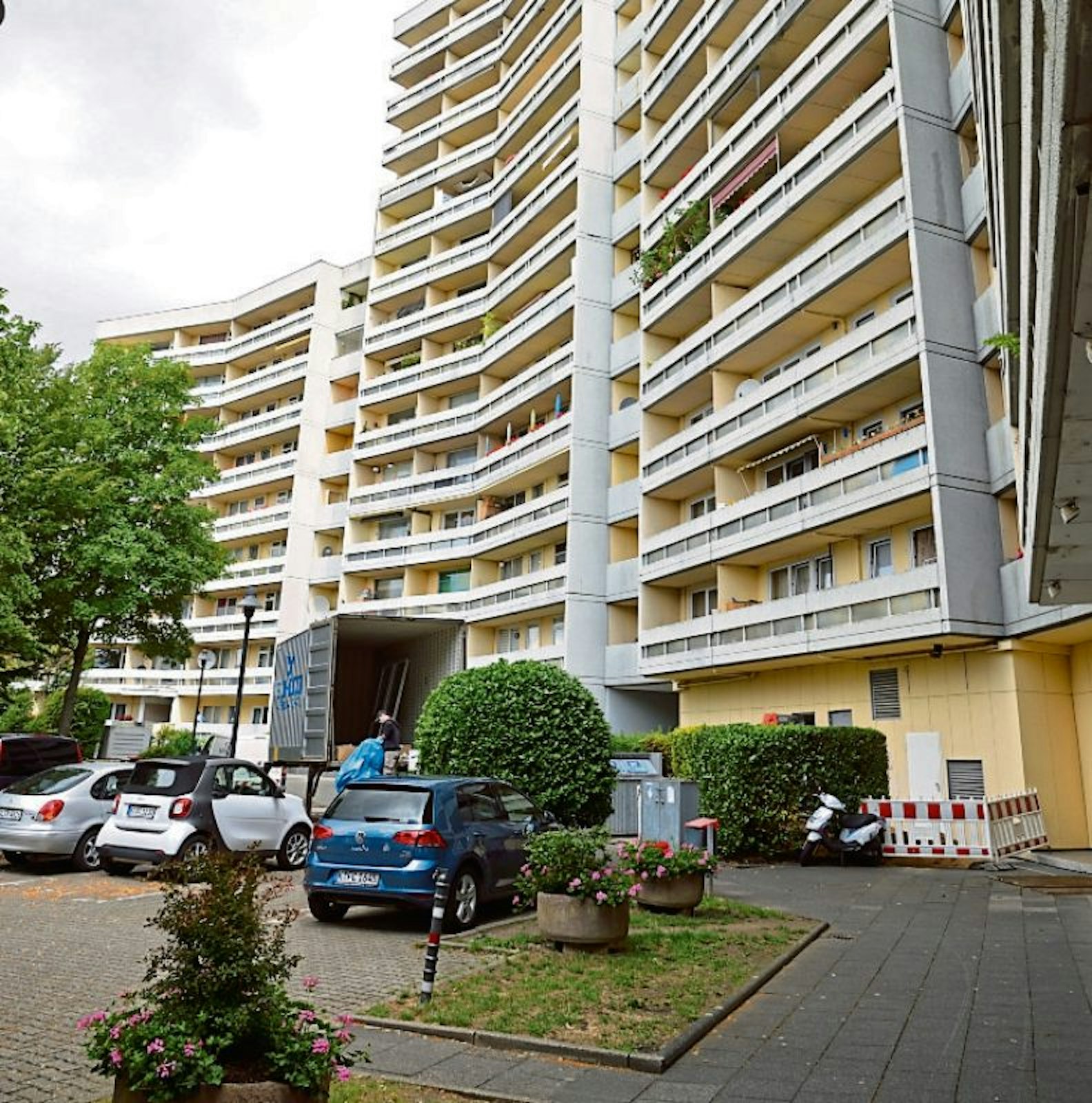 Anfang der 1970er-Jahre entstand die Hochhaussiedlung an der Mülheimer Straße.
