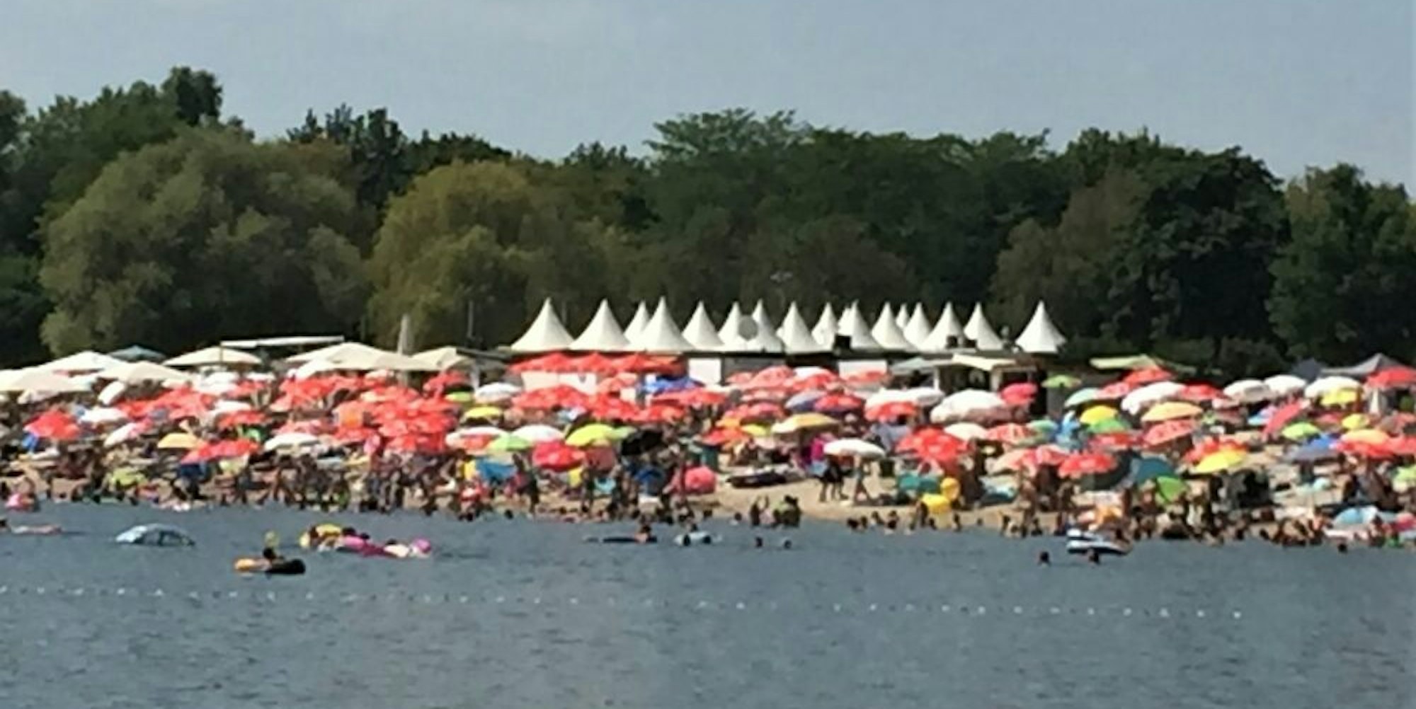 Das Strandbad am Otto-Maigler-See zog am Wochenende unzählige Menschen an.