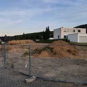 An der Nümbrechter Straße in Oberwiehl ist das Gelände bereit für den Start der Bauarbeiten.