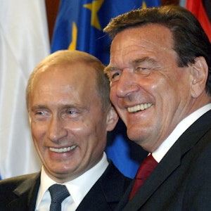 Sind befreundet: Russlands Präsident Wladimir Putin und Ex-Kanzler Gerhard Schröder.