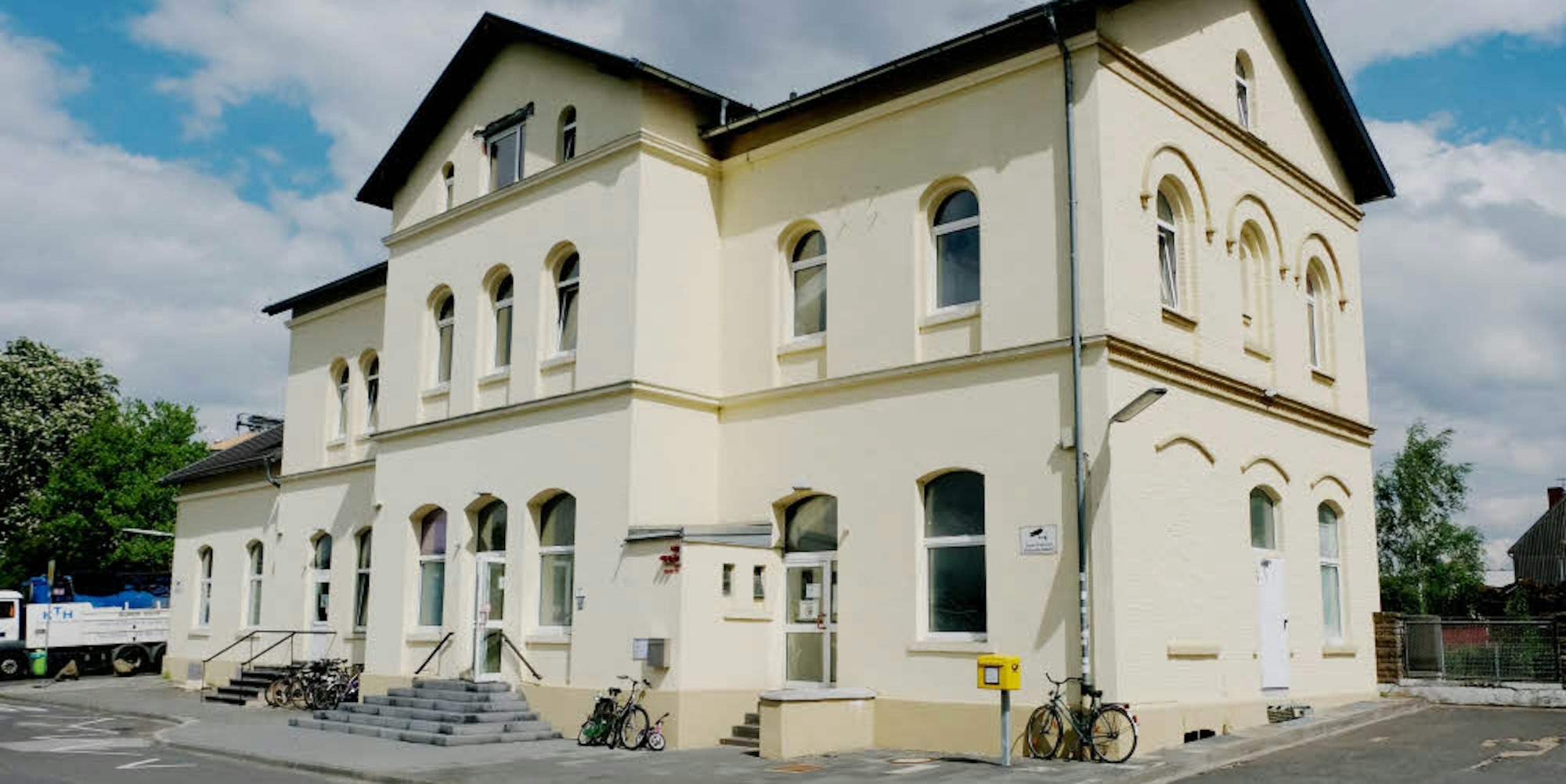 Das Bahnhofsgebäude Derkum wurde als Flüchtlingsunterkunft genutzt. (Archivfoto)