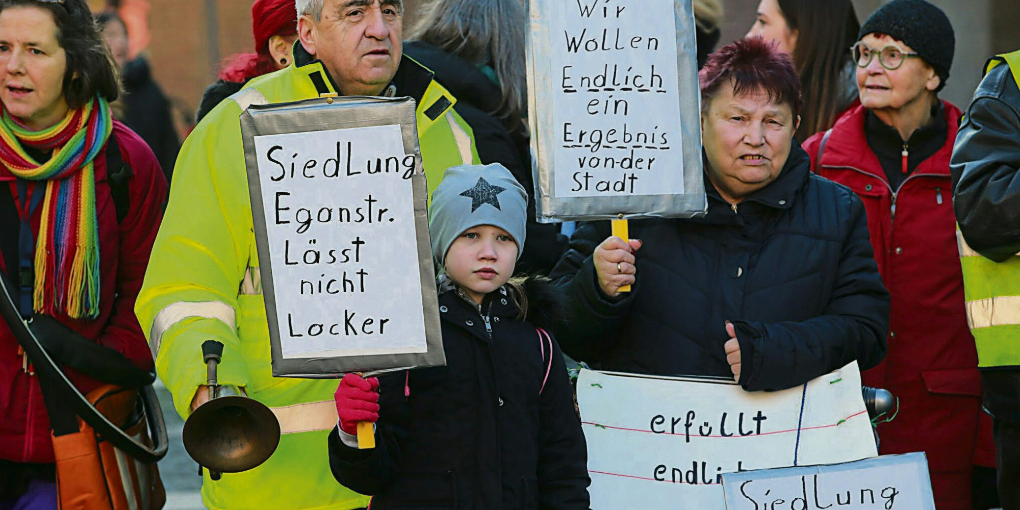Protest vor dem Rathaus: Anwohner der Stammheimer Siedlung kämpfen für den Erhalt.