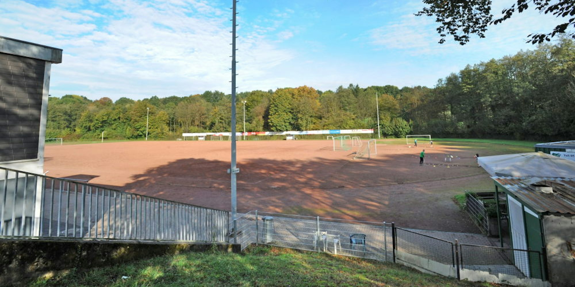 Der Sportplatz am Weidenbusch soll einen Kunstrasen bekommen, trotz Zusage muss der TuS Quettingen weiter warten.