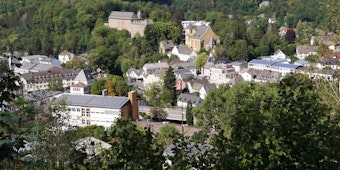 Schloss und Schlosskirche sind jahrhundertealte Wahrzeichen von Schleiden.